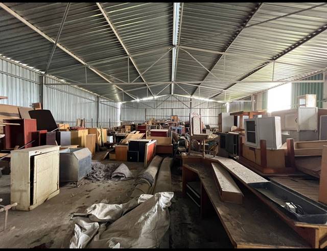 3,000M² WAREHOUSE FOR SALE IN VULCANIA